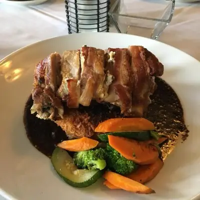 Ecklés Restaurant & Lounge